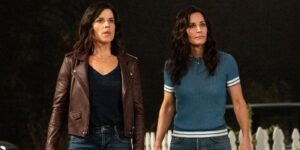 Neve Campbell and Courteney Cox stand next to each other in the movie Scream 5